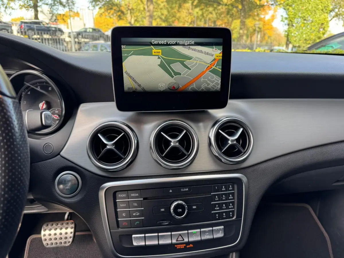 180 Business Solution AMG | WORDT VERWACHT | PANORAMADAK | STOELVERWARMING | KEYLESS | CLIMATE CONTROL | CRUISE CONTROL |