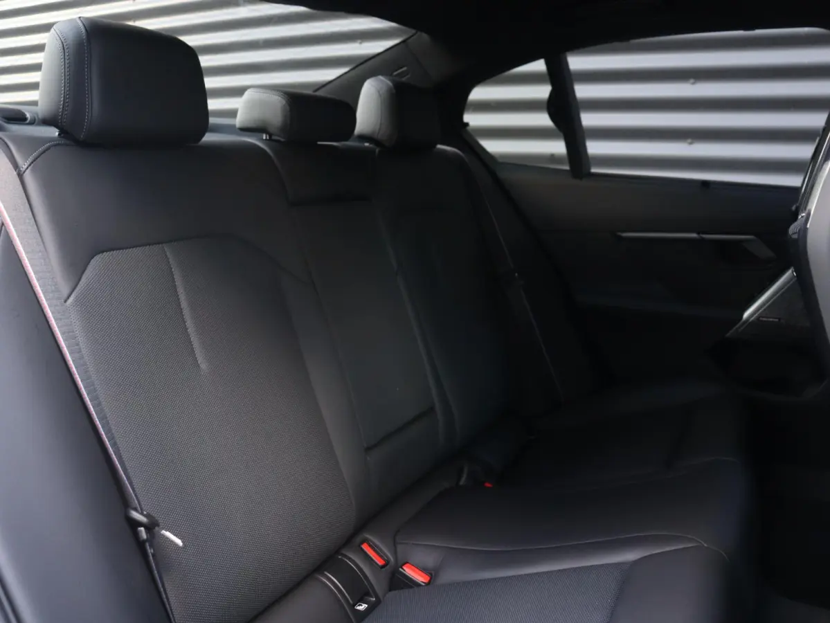550e xDrive | M Sportpakket Pro | Innovation Pack | Panodak | Head-Up | Bowers & Wilkins | Driving Assistant Prof. | Stoelventilatie | Parking Assistant Prof. | 20'' LMV