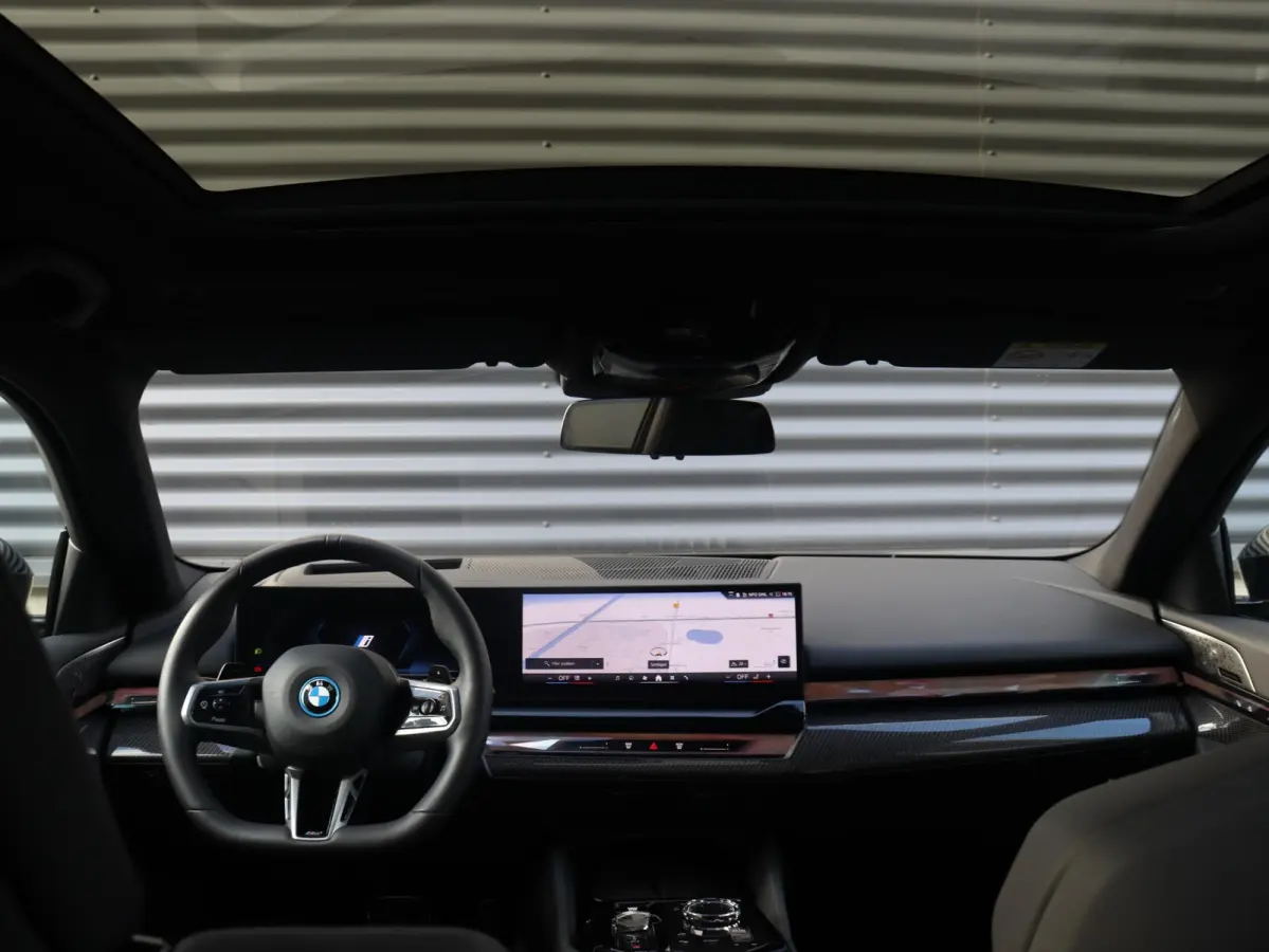550e xDrive | M Sportpakket Pro | Innovation Pack | Panodak | Head-Up | Bowers & Wilkins | Driving Assistant Prof. | Stoelventilatie | Parking Assistant Prof. | 20'' LMV