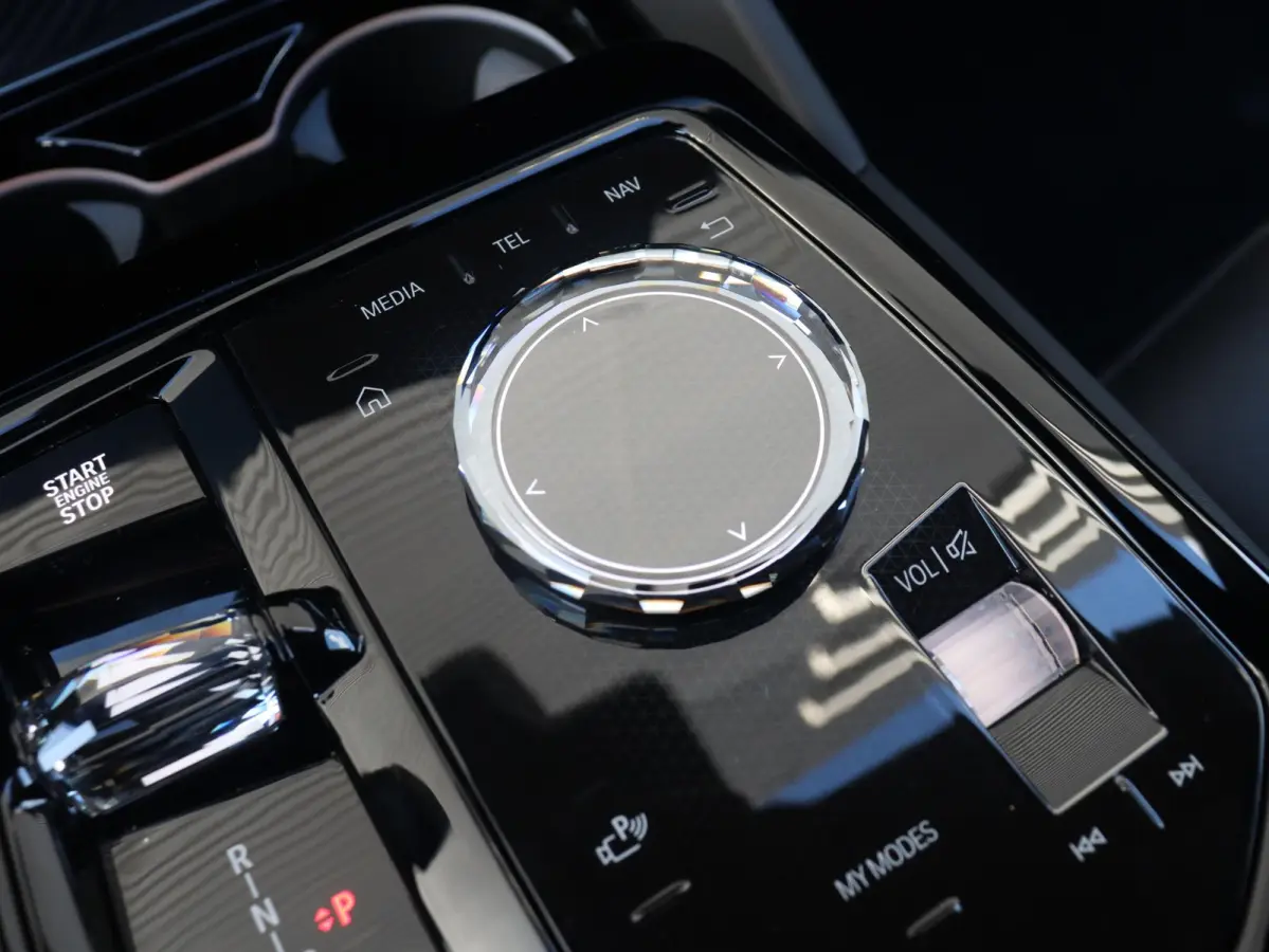 550e xDrive | M Sportpakket Pro | Innovation Pack | Panodak | Head-Up | Bowers & Wilkins | Driving Assistant Prof. | Stoelventilatie | Parking Assistant Prof. | 20'' LMV