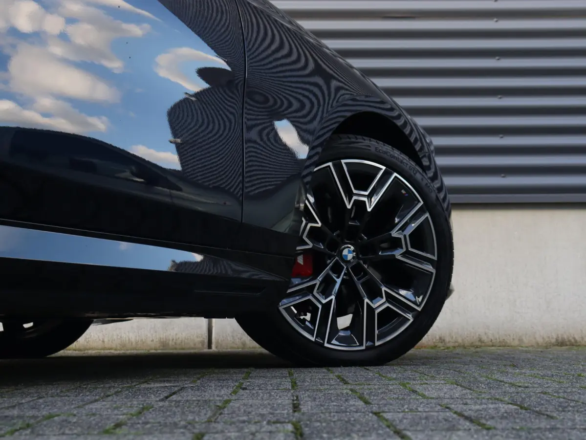 550e xDrive | M Sportpakket Pro | Innovation Pack | Panodak | Head-Up | Bowers & Wilkins | Driving Assistant Prof. | Stoelventilatie | Parking Assistant Prof. | 20'' LMV