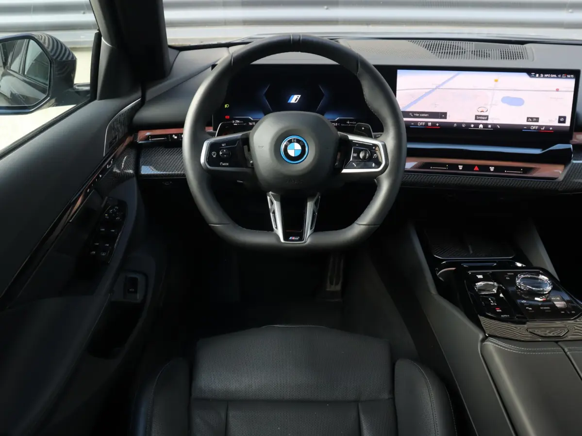 550e xDrive | M Sportpakket Pro | Innovation Pack | Panodak | Head-Up | Bowers & Wilkins | Driving Assistant Prof. | Stoelventilatie | Parking Assistant Prof. | 20'' LMV