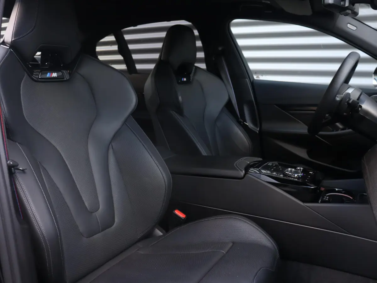 550e xDrive | M Sportpakket Pro | Innovation Pack | Panodak | Head-Up | Bowers & Wilkins | Driving Assistant Prof. | Stoelventilatie | Parking Assistant Prof. | 20'' LMV