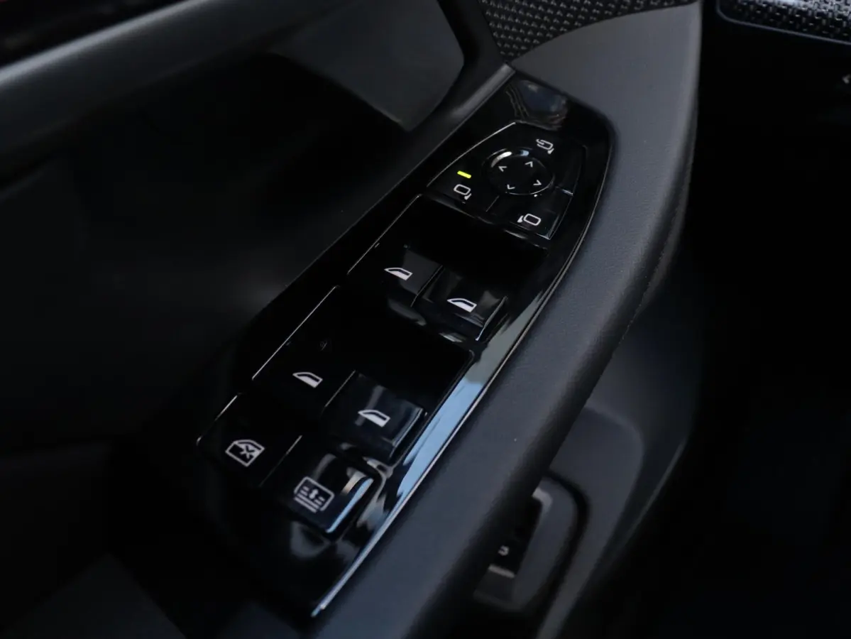550e xDrive | M Sportpakket Pro | Innovation Pack | Panodak | Head-Up | Bowers & Wilkins | Driving Assistant Prof. | Stoelventilatie | Parking Assistant Prof. | 20'' LMV