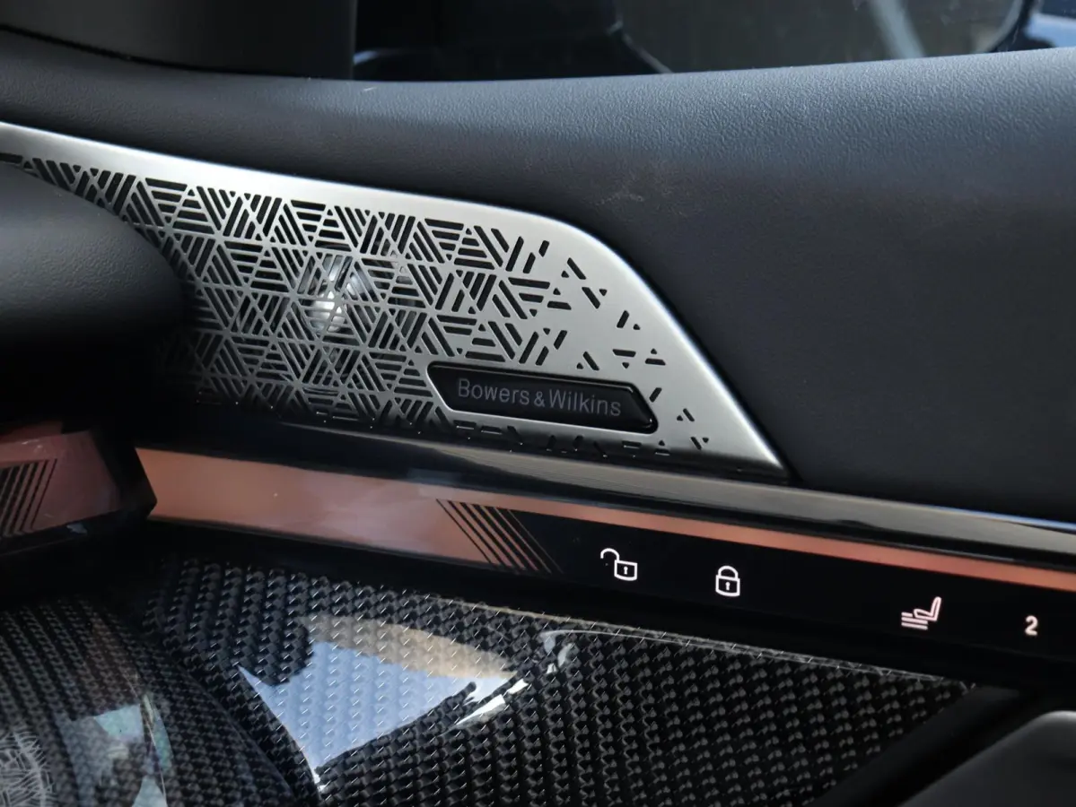 550e xDrive | M Sportpakket Pro | Innovation Pack | Panodak | Head-Up | Bowers & Wilkins | Driving Assistant Prof. | Stoelventilatie | Parking Assistant Prof. | 20'' LMV