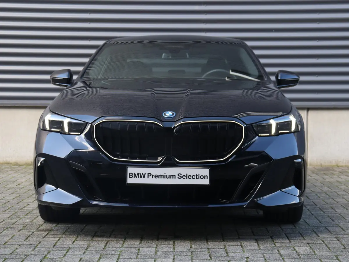 550e xDrive | M Sportpakket Pro | Innovation Pack | Panodak | Head-Up | Bowers & Wilkins | Driving Assistant Prof. | Stoelventilatie | Parking Assistant Prof. | 20'' LMV
