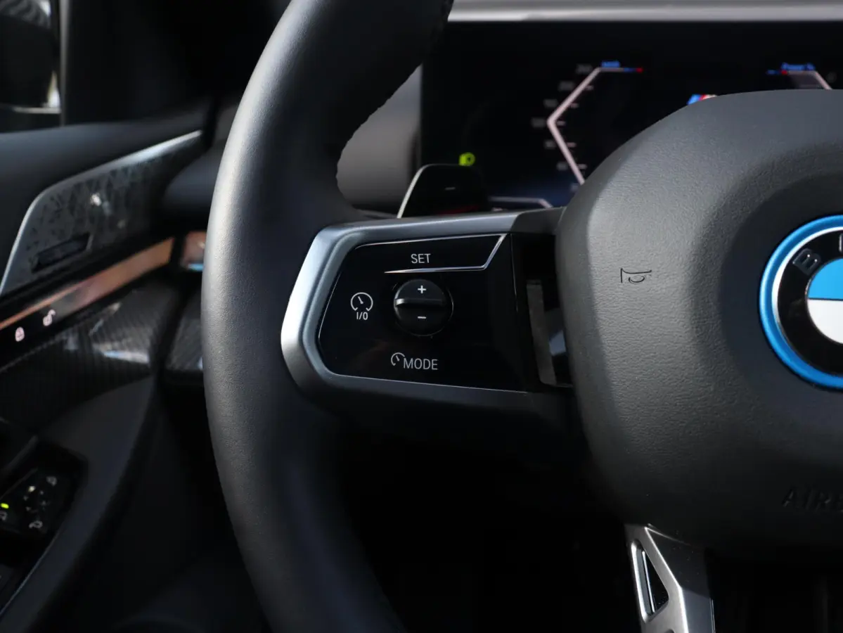 550e xDrive | M Sportpakket Pro | Innovation Pack | Panodak | Head-Up | Bowers & Wilkins | Driving Assistant Prof. | Stoelventilatie | Parking Assistant Prof. | 20'' LMV