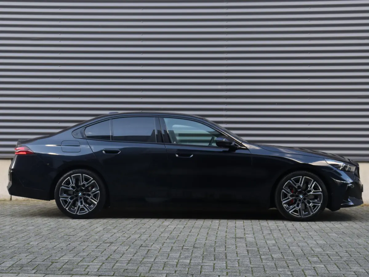 550e xDrive | M Sportpakket Pro | Innovation Pack | Panodak | Head-Up | Bowers & Wilkins | Driving Assistant Prof. | Stoelventilatie | Parking Assistant Prof. | 20'' LMV