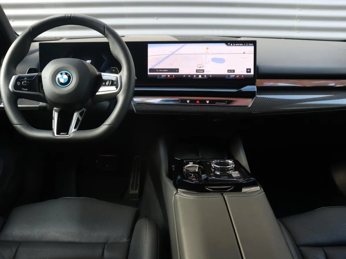550e xDrive | M Sportpakket Pro | Innovation Pack | Panodak | Head-Up | Bowers & Wilkins | Driving Assistant Prof. | Stoelventilatie | Parking Assistant Prof. | 20'' LMV