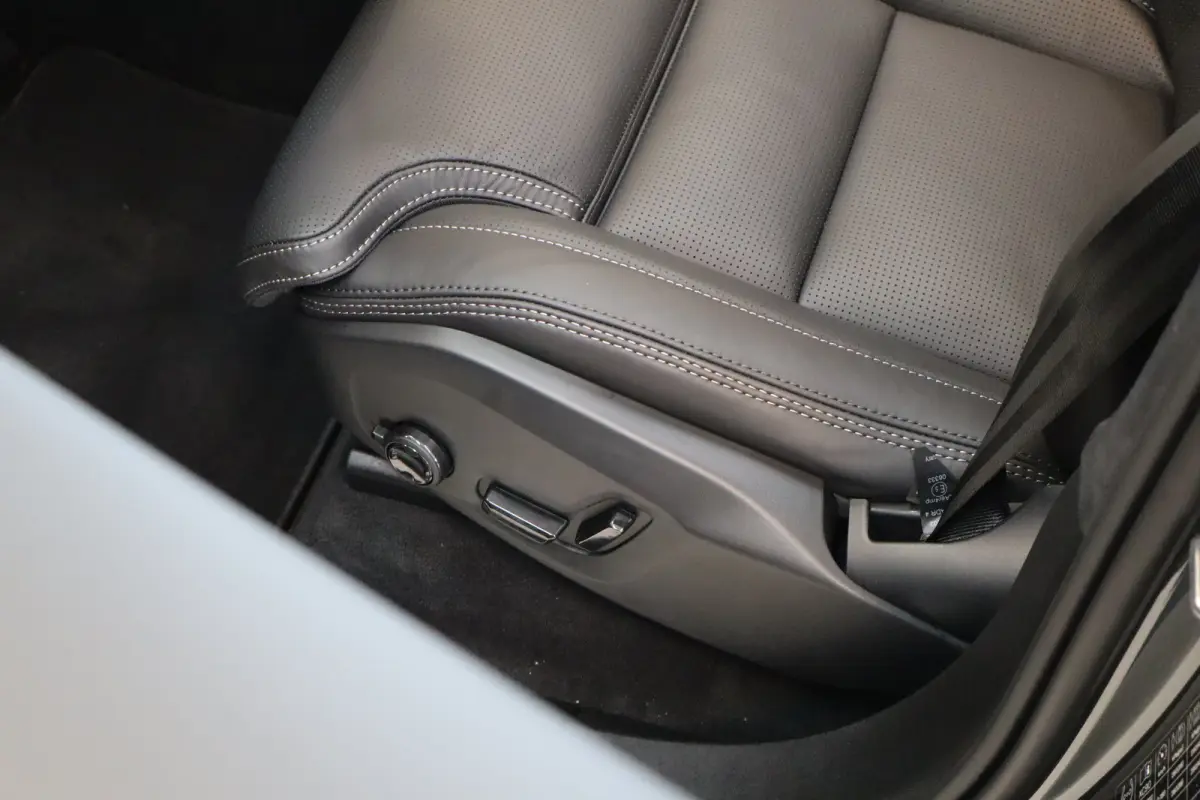 2.0 T8 Plug-in hybrid AWD Ultra Dark Exec. Ed. | 2 stoelen op derde rij | Achterbank verwarmd | Achteruitrijcamera