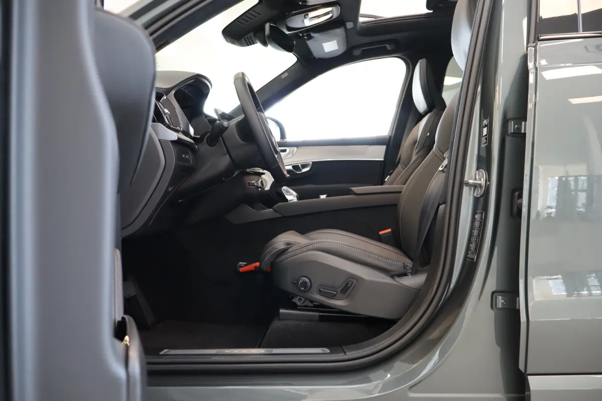 2.0 T8 Plug-in hybrid AWD Ultra Dark Exec. Ed. | 2 stoelen op derde rij | Achterbank verwarmd | Achteruitrijcamera