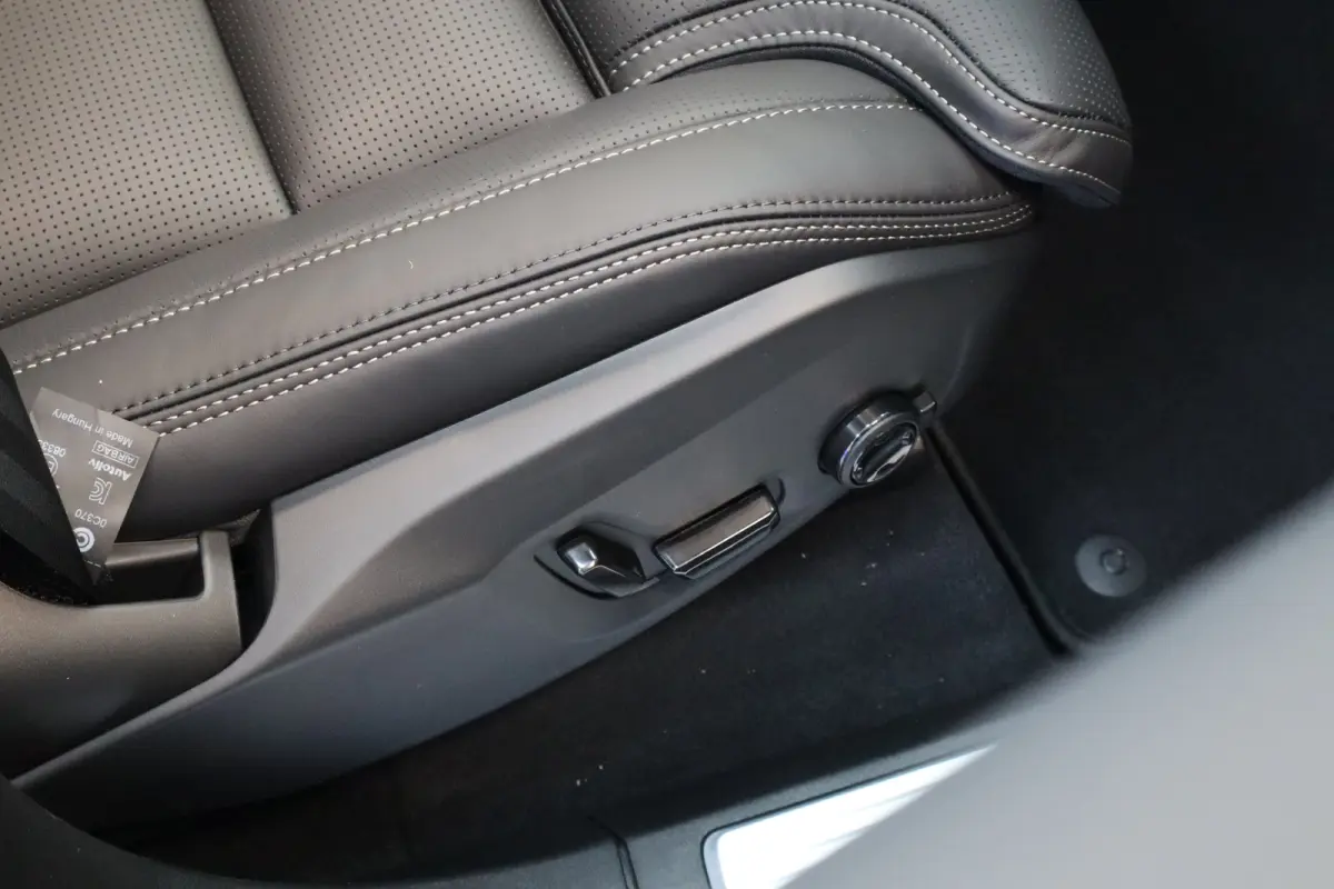 2.0 T8 Plug-in hybrid AWD Ultra Dark Exec. Ed. | 2 stoelen op derde rij | Achterbank verwarmd | Achteruitrijcamera