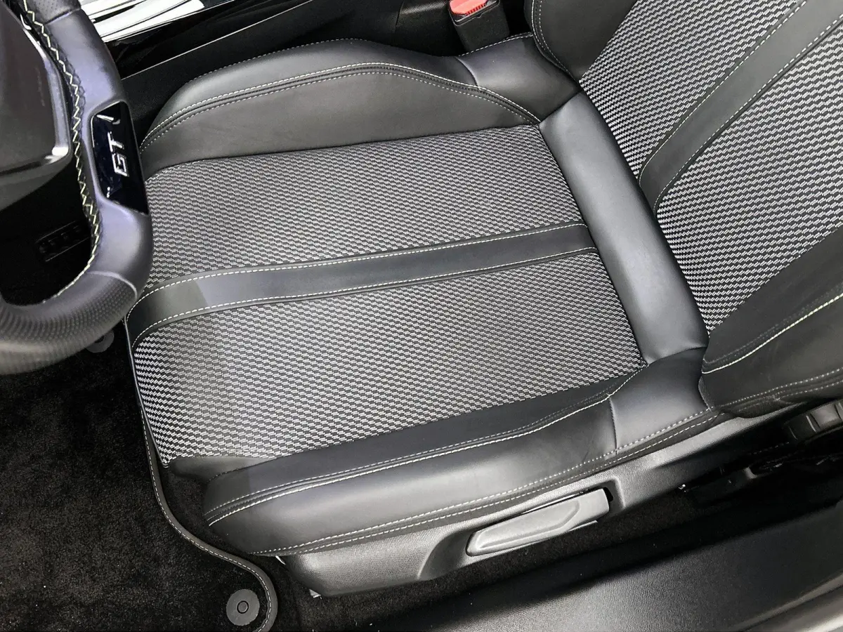 SUV GT Hybrid 145pk Automaat | Navigatie via draadloze Apple Carplay / Android Auto | Achteruitrijcamera | Climate Control | Cruise Control | Full Led koplampen | Parkeersensoren v+a | Keyle