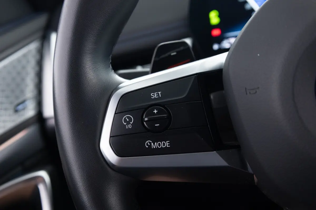 xDrive25e M-Sport | harman/kardon | Half LEDER *SOH 95.2%*