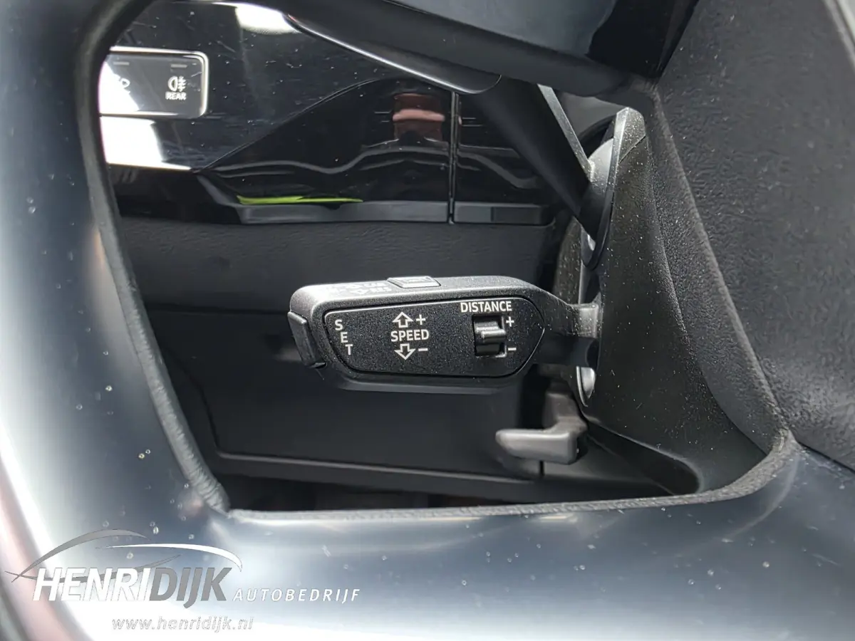 50 quattro Launch Edition 71 kWh SOH 88% S - Line / Schuifdak / Camera / Virtual / Navi