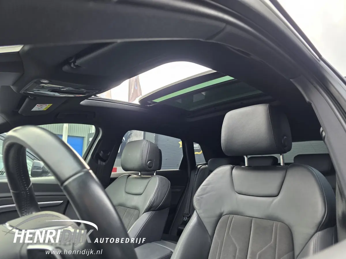 50 quattro Launch Edition 71 kWh SOH 88% S - Line / Schuifdak / Camera / Virtual / Navi