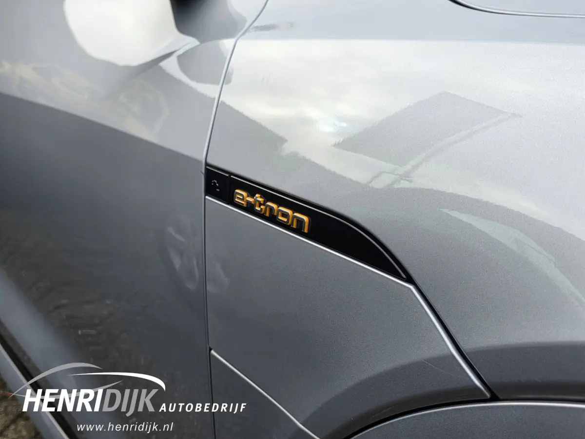 50 quattro Launch Edition 71 kWh SOH 88% S - Line / Schuifdak / Camera / Virtual / Navi