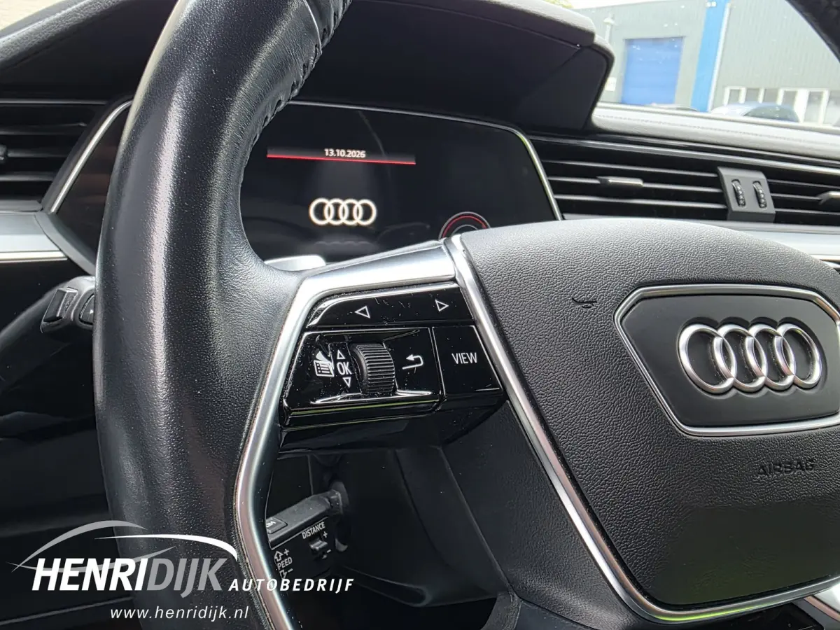 50 quattro Launch Edition 71 kWh SOH 88% S - Line / Schuifdak / Camera / Virtual / Navi