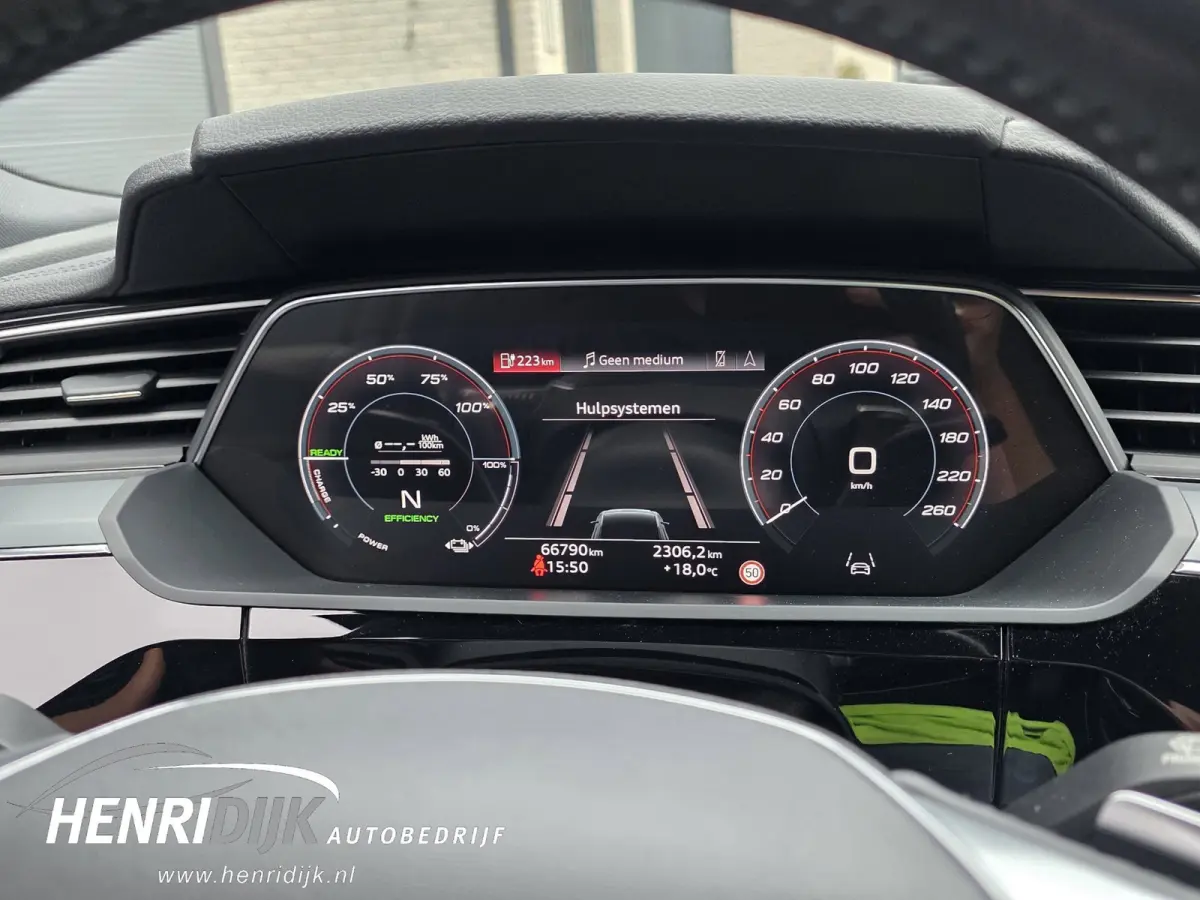 50 quattro Launch Edition 71 kWh SOH 88% S - Line / Schuifdak / Camera / Virtual / Navi