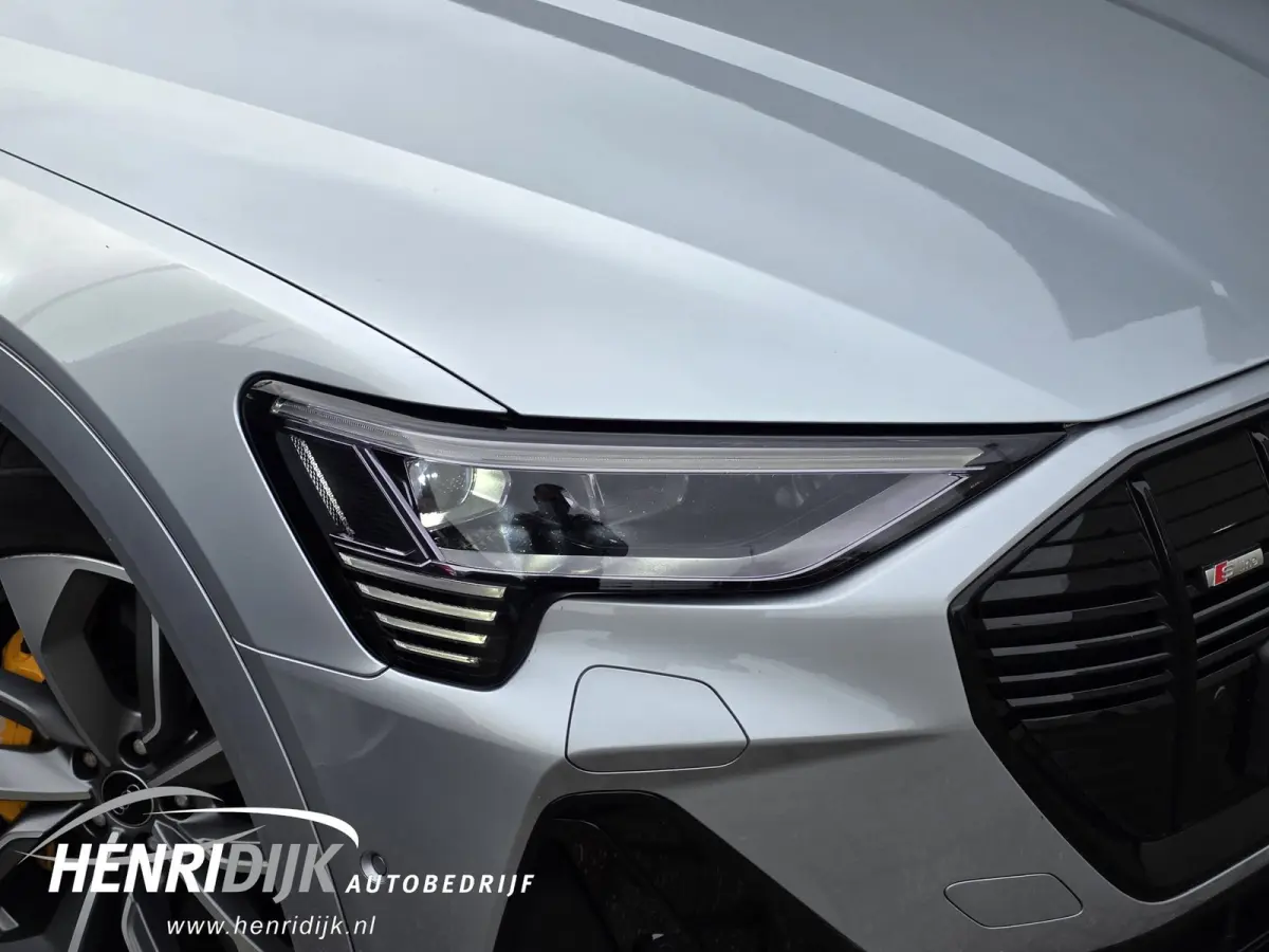50 quattro Launch Edition 71 kWh SOH 88% S - Line / Schuifdak / Camera / Virtual / Navi