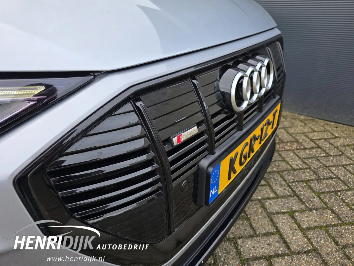 50 quattro Launch Edition 71 kWh SOH 88% S - Line / Schuifdak / Camera / Virtual / Navi