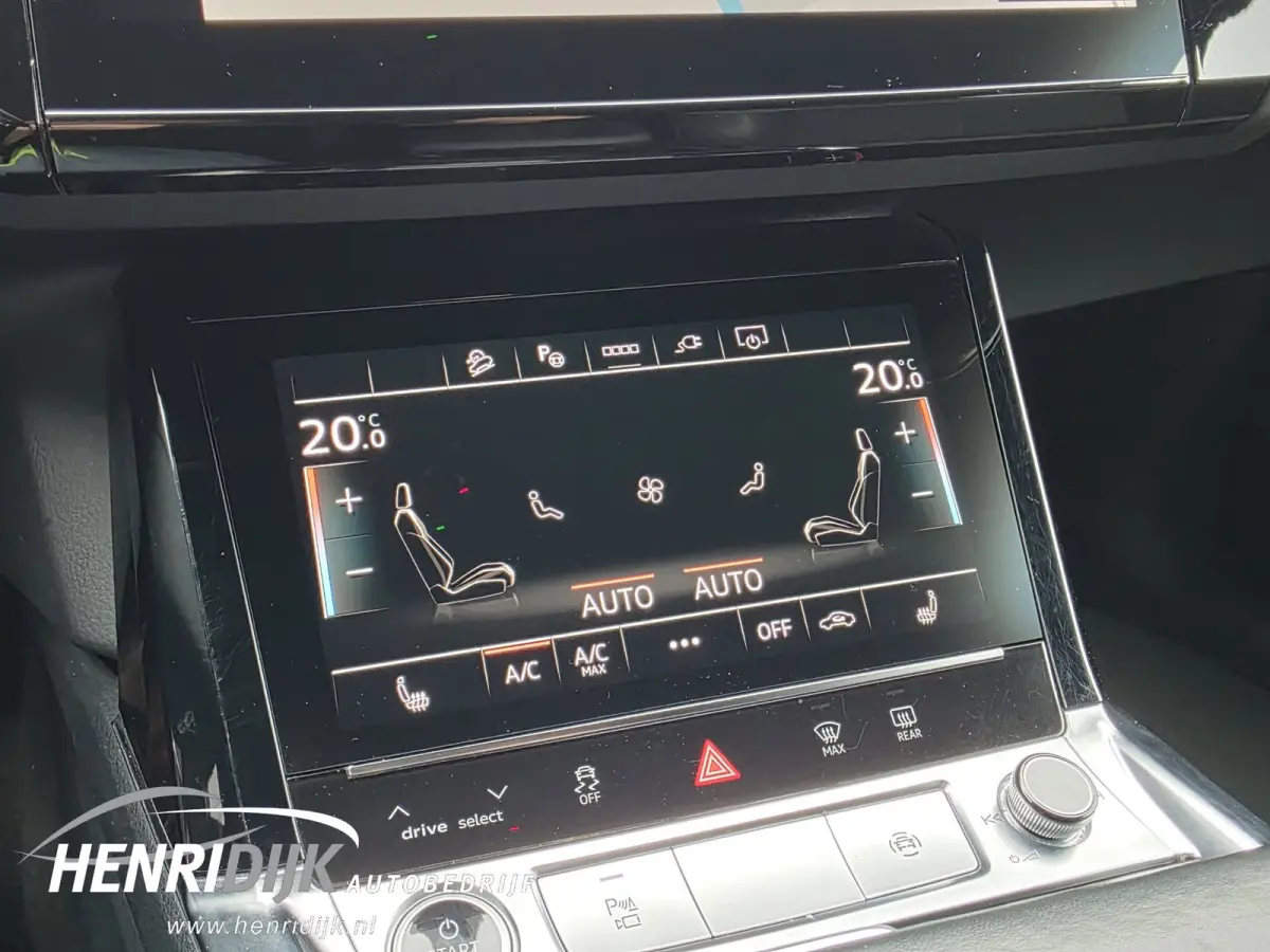 50 quattro Launch Edition 71 kWh SOH 88% S - Line / Schuifdak / Camera / Virtual / Navi