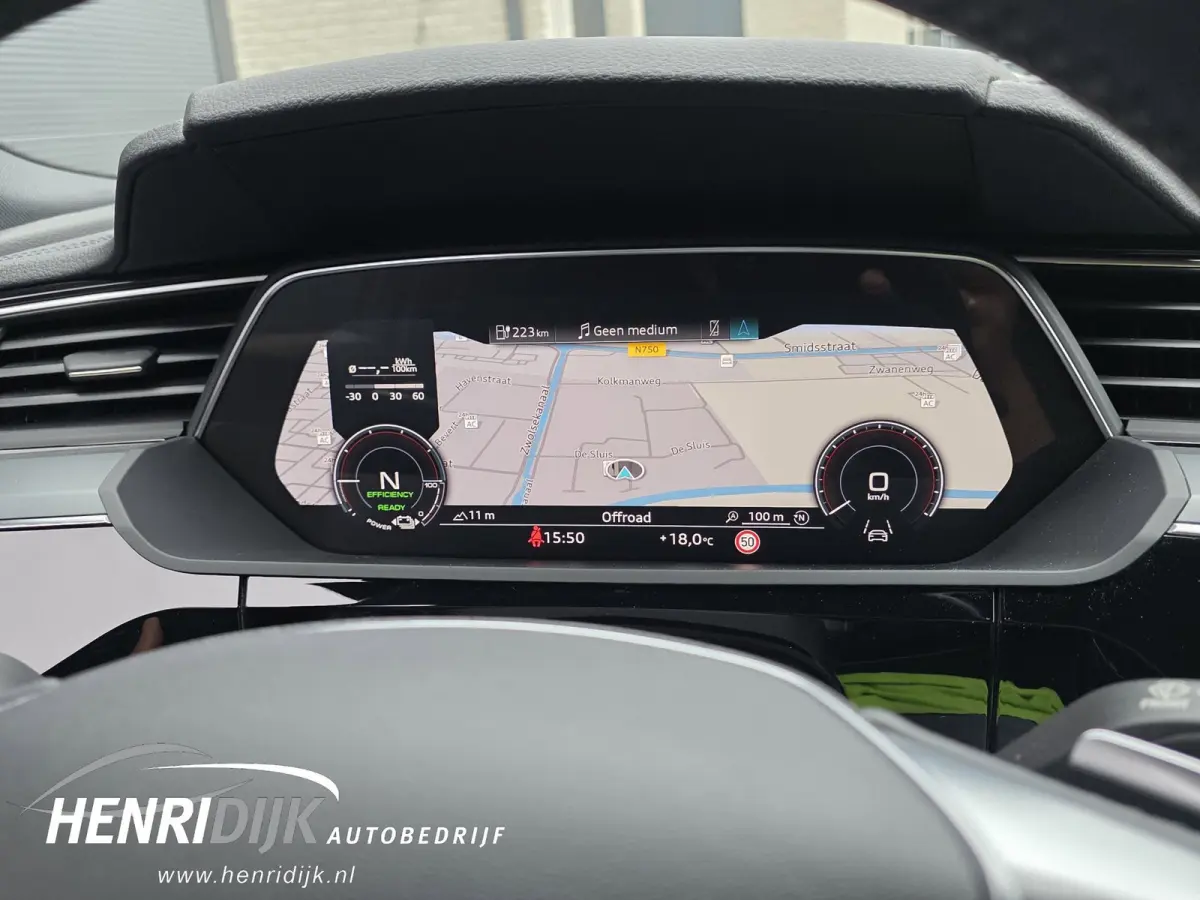 50 quattro Launch Edition 71 kWh SOH 88% S - Line / Schuifdak / Camera / Virtual / Navi