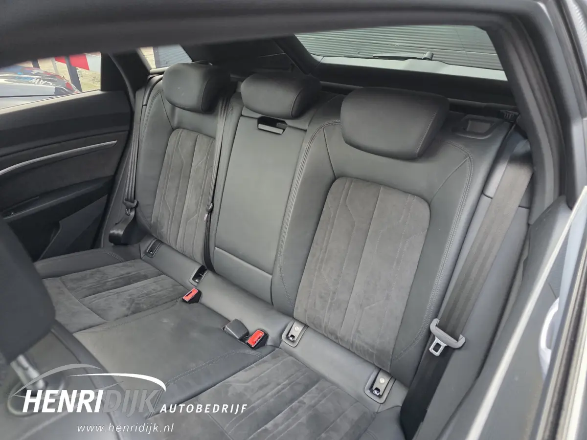 50 quattro Launch Edition 71 kWh SOH 88% S - Line / Schuifdak / Camera / Virtual / Navi