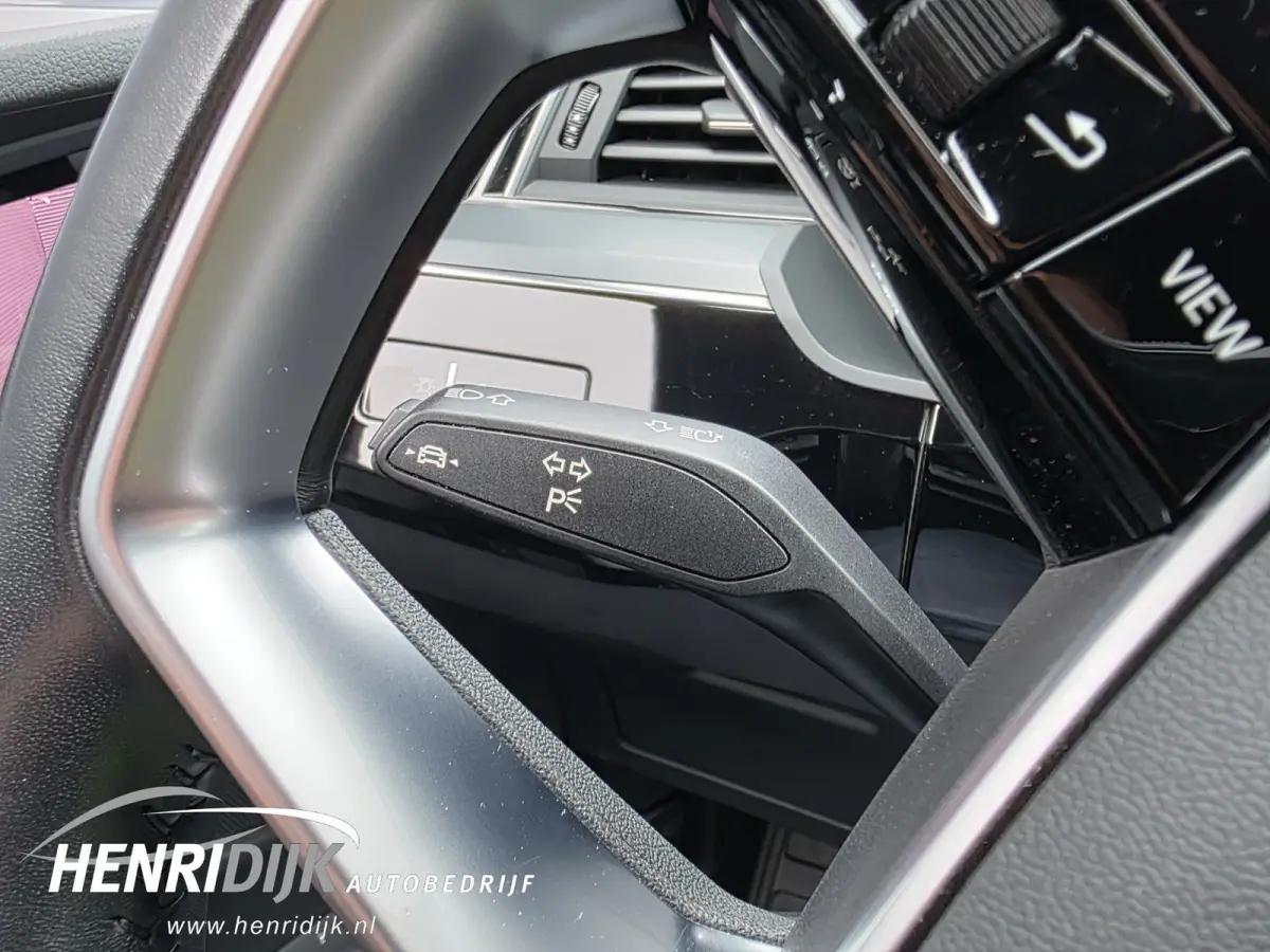 50 quattro Launch Edition 71 kWh SOH 88% S - Line / Schuifdak / Camera / Virtual / Navi