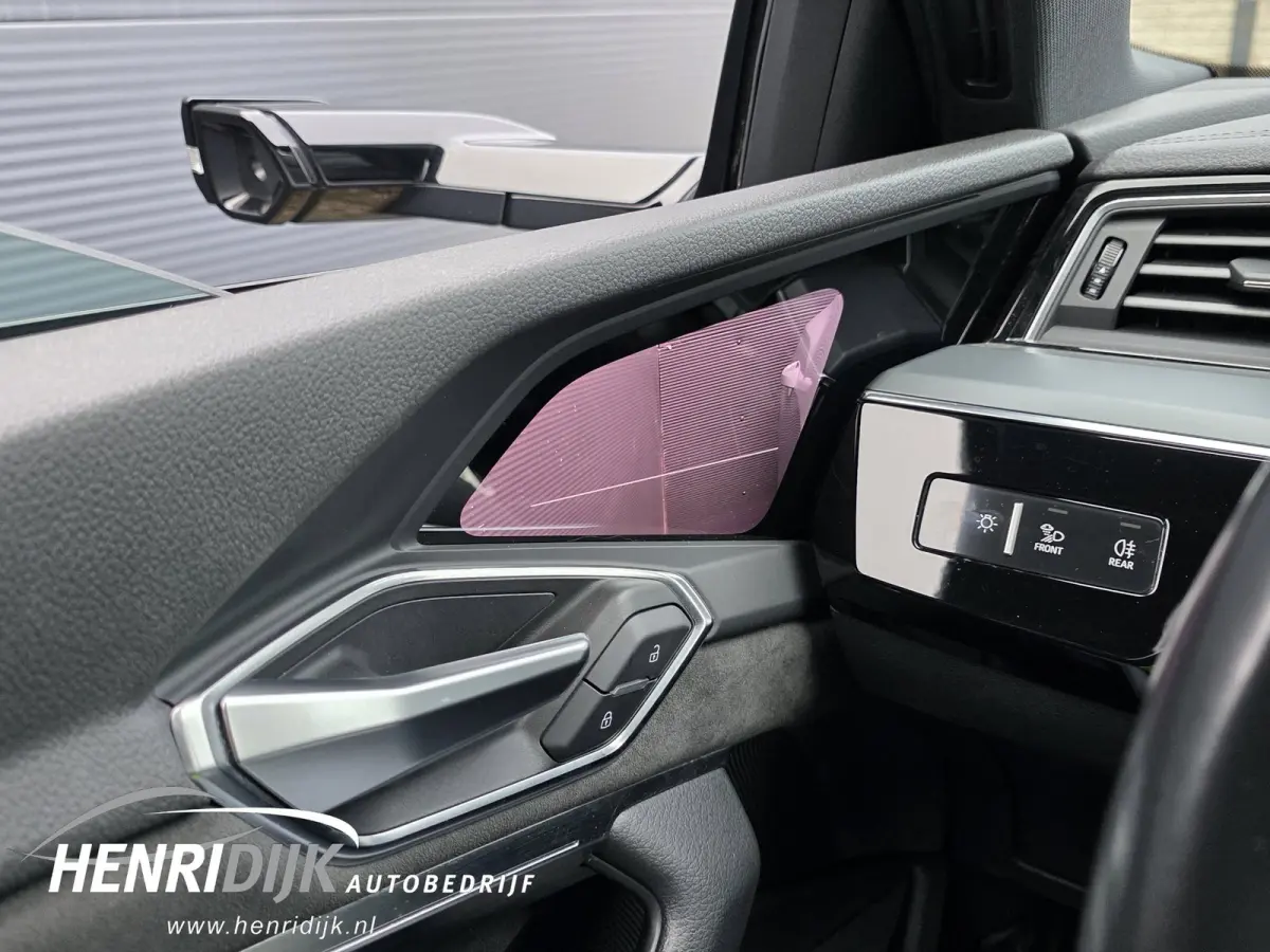50 quattro Launch Edition 71 kWh SOH 88% S - Line / Schuifdak / Camera / Virtual / Navi