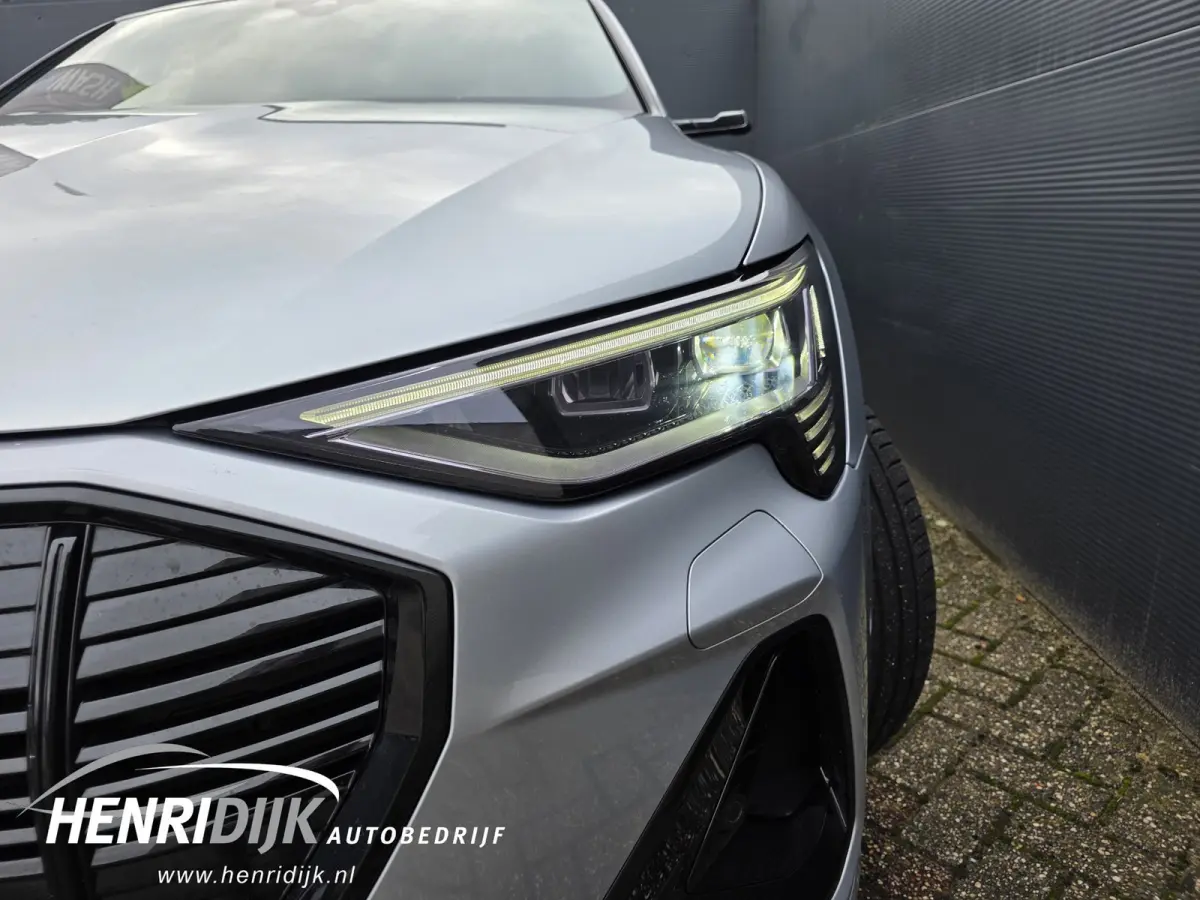 50 quattro Launch Edition 71 kWh SOH 88% S - Line / Schuifdak / Camera / Virtual / Navi