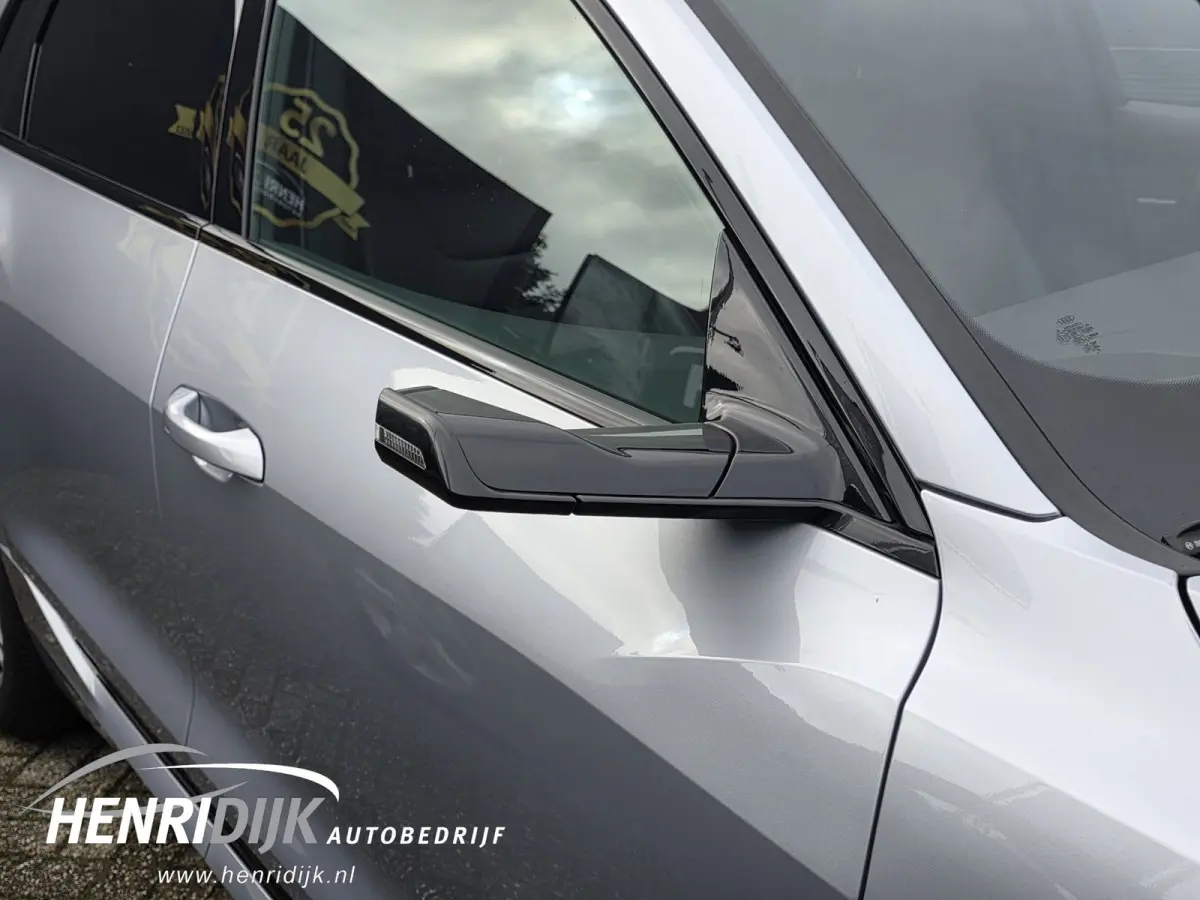 50 quattro Launch Edition 71 kWh SOH 88% S - Line / Schuifdak / Camera / Virtual / Navi