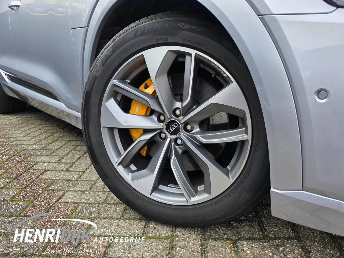 50 quattro Launch Edition 71 kWh SOH 88% S - Line / Schuifdak / Camera / Virtual / Navi