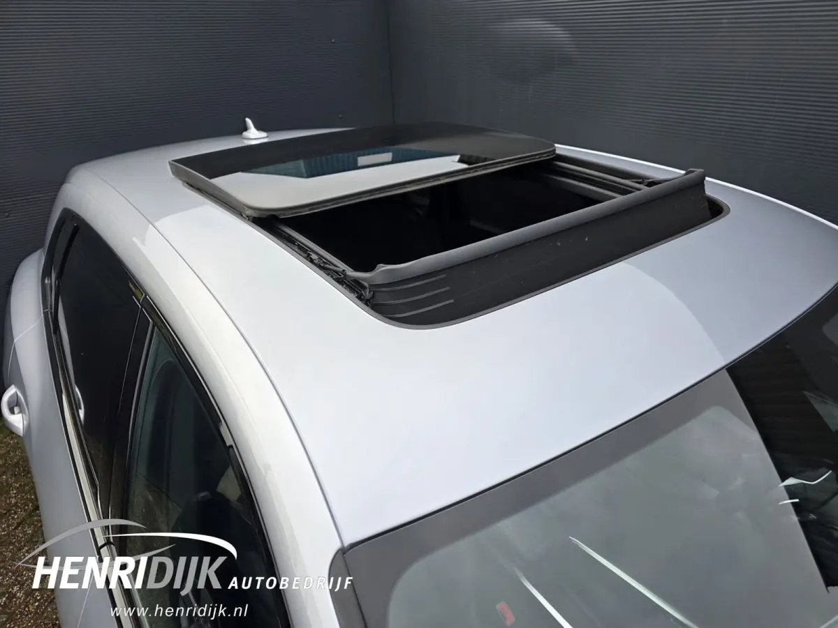 50 quattro Launch Edition 71 kWh SOH 88% S - Line / Schuifdak / Camera / Virtual / Navi