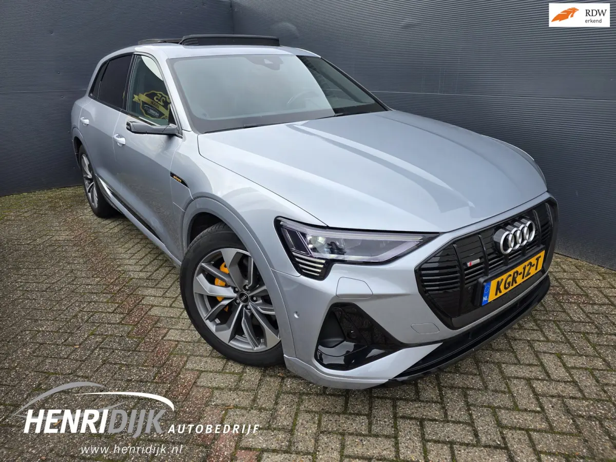 50 quattro Launch Edition 71 kWh SOH 88% S - Line / Schuifdak / Camera / Virtual / Navi