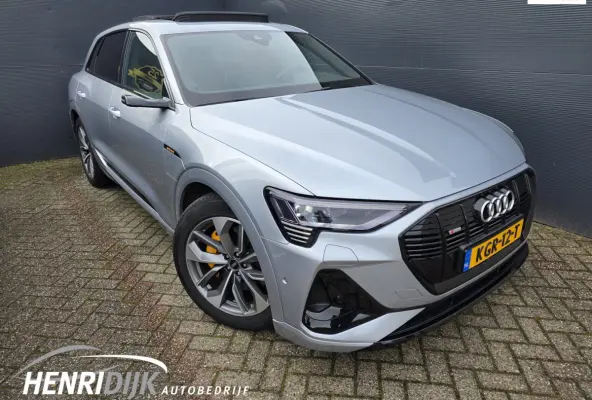 50 quattro Launch Edition 71 kWh SOH 88% S - Line / Schuifdak / Camera / Virtual / Navi