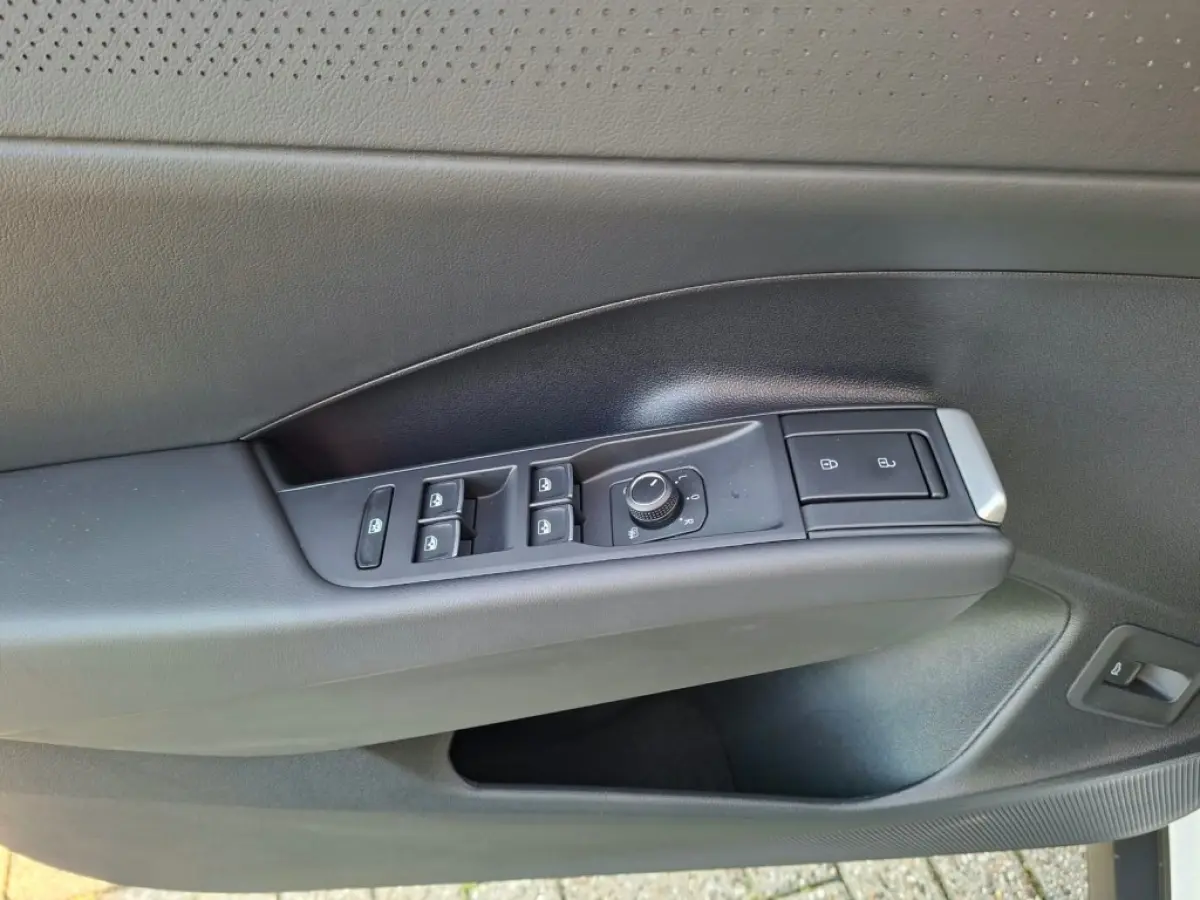 1.5 ETSI R-LINE FIRST AUTOMAAT NAVI LMV PDC-CAMERA WINTERPACK