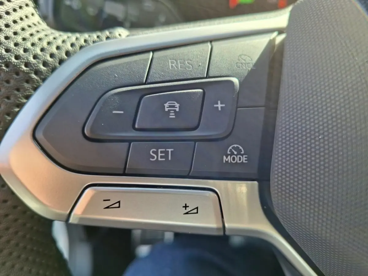 1.5 ETSI R-LINE FIRST AUTOMAAT NAVI LMV PDC-CAMERA WINTERPACK