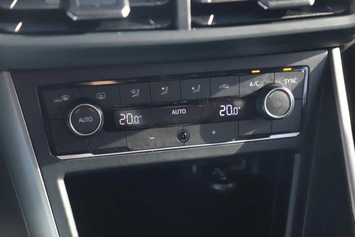 1.0 TSI Comfortline Business 95PK Navigatie Carplay Android Climate Adaptive Cruise Control Parkeersensoren