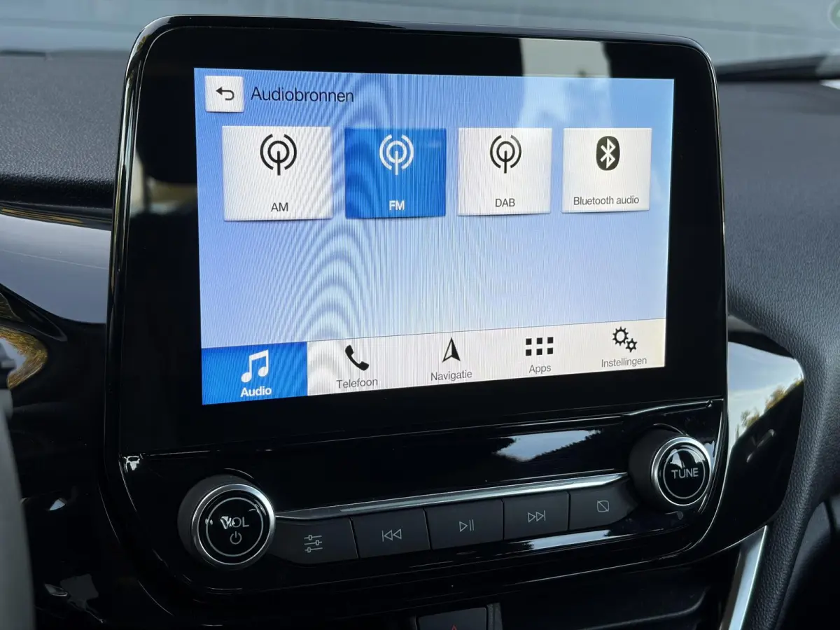 1.1 Trend ✓D-riem vv in 06-2025✓Net beurt gehad✓Carplay✓Navi✓Trekhaak✓Clima✓Cruise✓N.A.P✓Apk tot 06-2027