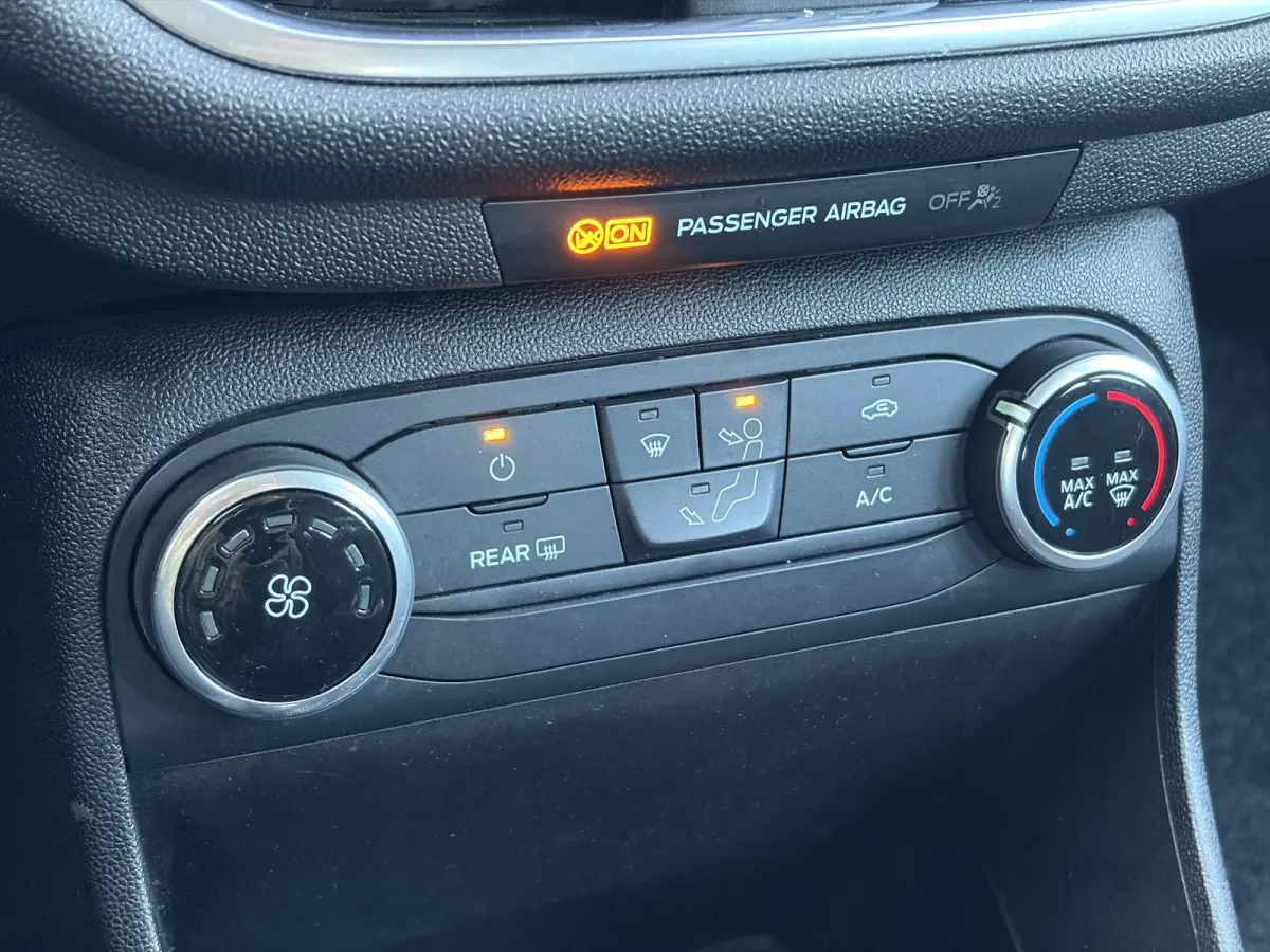 1.1 Trend ✓D-riem vv in 06-2025✓Net beurt gehad✓Carplay✓Navi✓Trekhaak✓Clima✓Cruise✓N.A.P✓Apk tot 06-2027