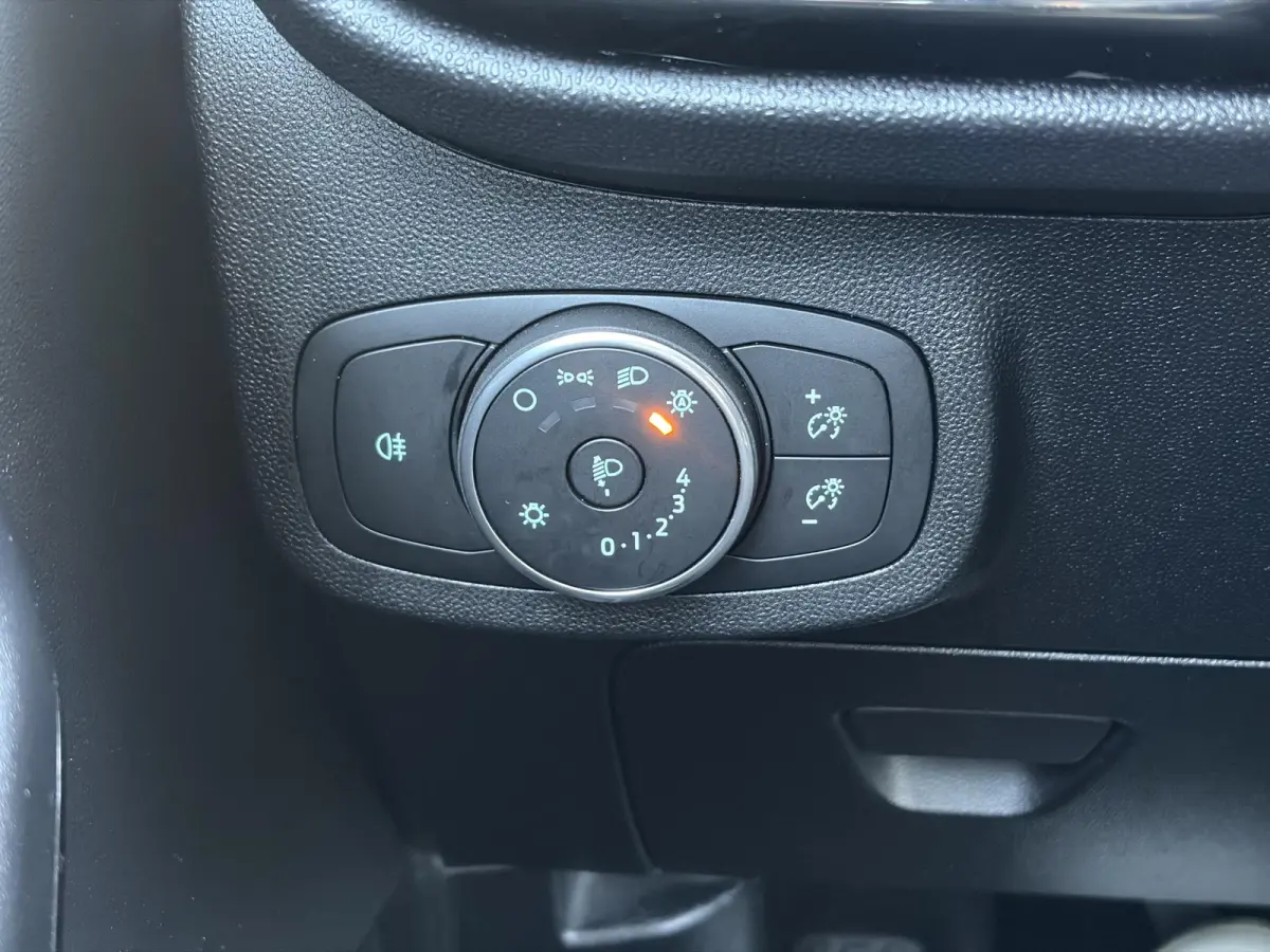 1.1 Trend ✓D-riem vv in 06-2025✓Net beurt gehad✓Carplay✓Navi✓Trekhaak✓Clima✓Cruise✓N.A.P✓Apk tot 06-2027