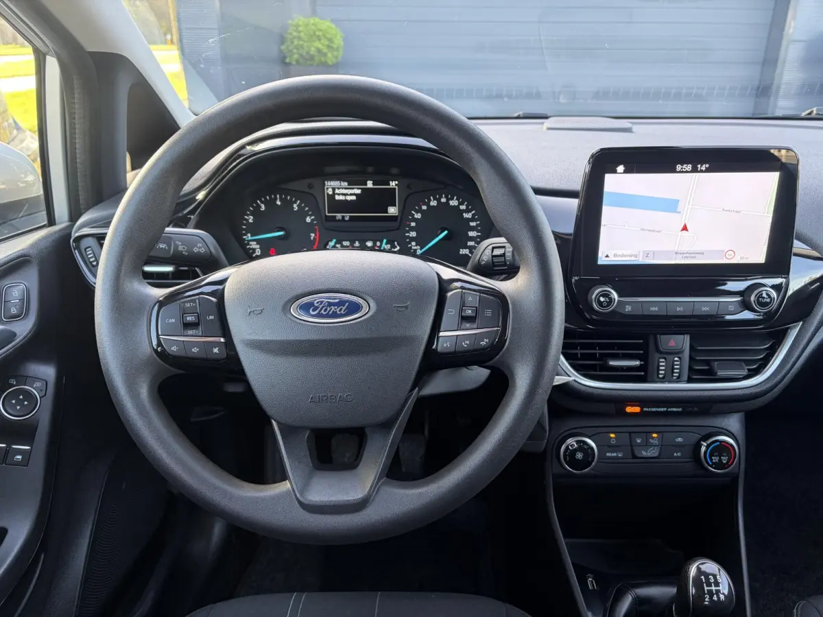 1.1 Trend ✓D-riem vv in 06-2025✓Net beurt gehad✓Carplay✓Navi✓Trekhaak✓Clima✓Cruise✓N.A.P✓Apk tot 06-2027