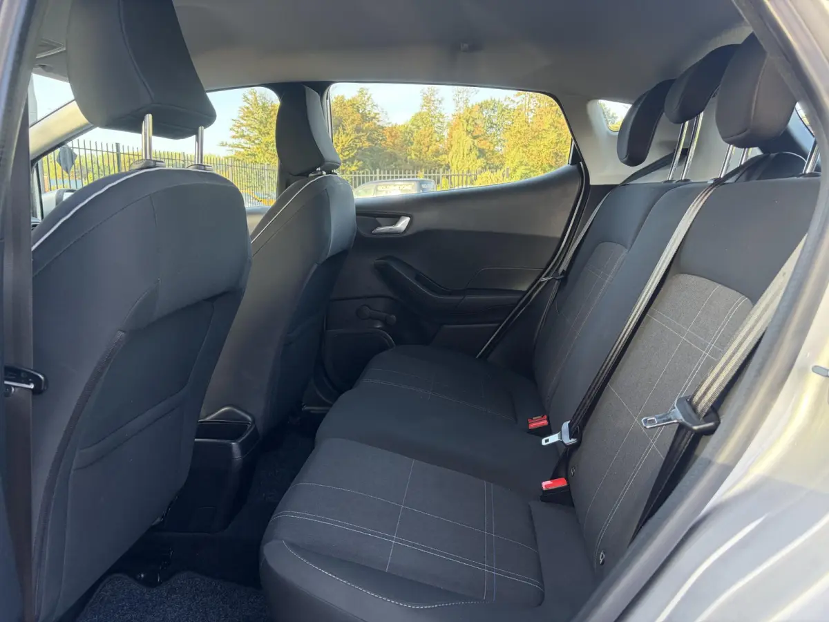 1.1 Trend ✓D-riem vv in 06-2025✓Net beurt gehad✓Carplay✓Navi✓Trekhaak✓Clima✓Cruise✓N.A.P✓Apk tot 06-2027