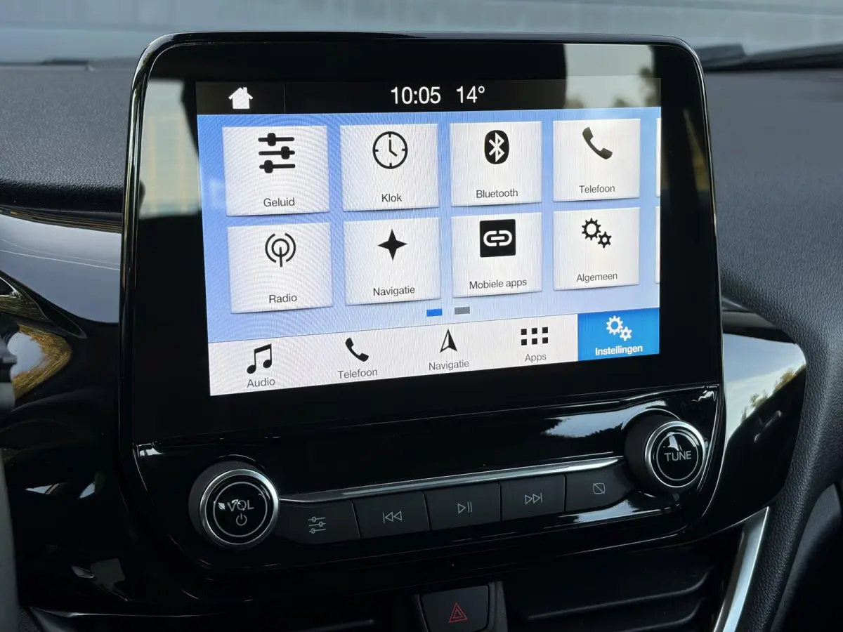 1.1 Trend ✓D-riem vv in 06-2025✓Net beurt gehad✓Carplay✓Navi✓Trekhaak✓Clima✓Cruise✓N.A.P✓Apk tot 06-2027