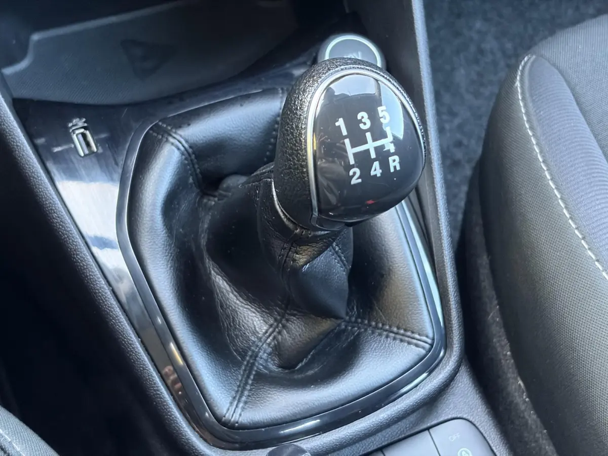 1.1 Trend ✓D-riem vv in 06-2025✓Net beurt gehad✓Carplay✓Navi✓Trekhaak✓Clima✓Cruise✓N.A.P✓Apk tot 06-2027