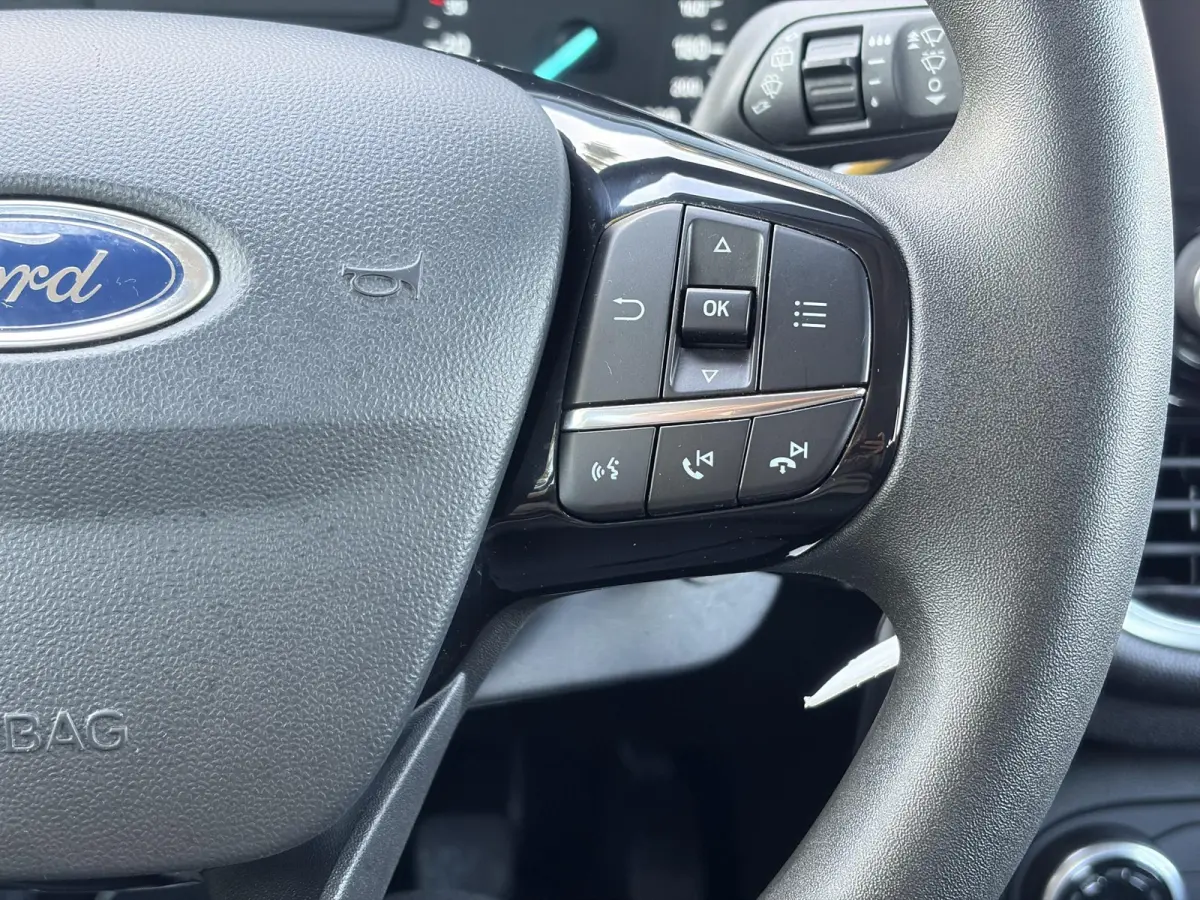 1.1 Trend ✓D-riem vv in 06-2025✓Net beurt gehad✓Carplay✓Navi✓Trekhaak✓Clima✓Cruise✓N.A.P✓Apk tot 06-2027