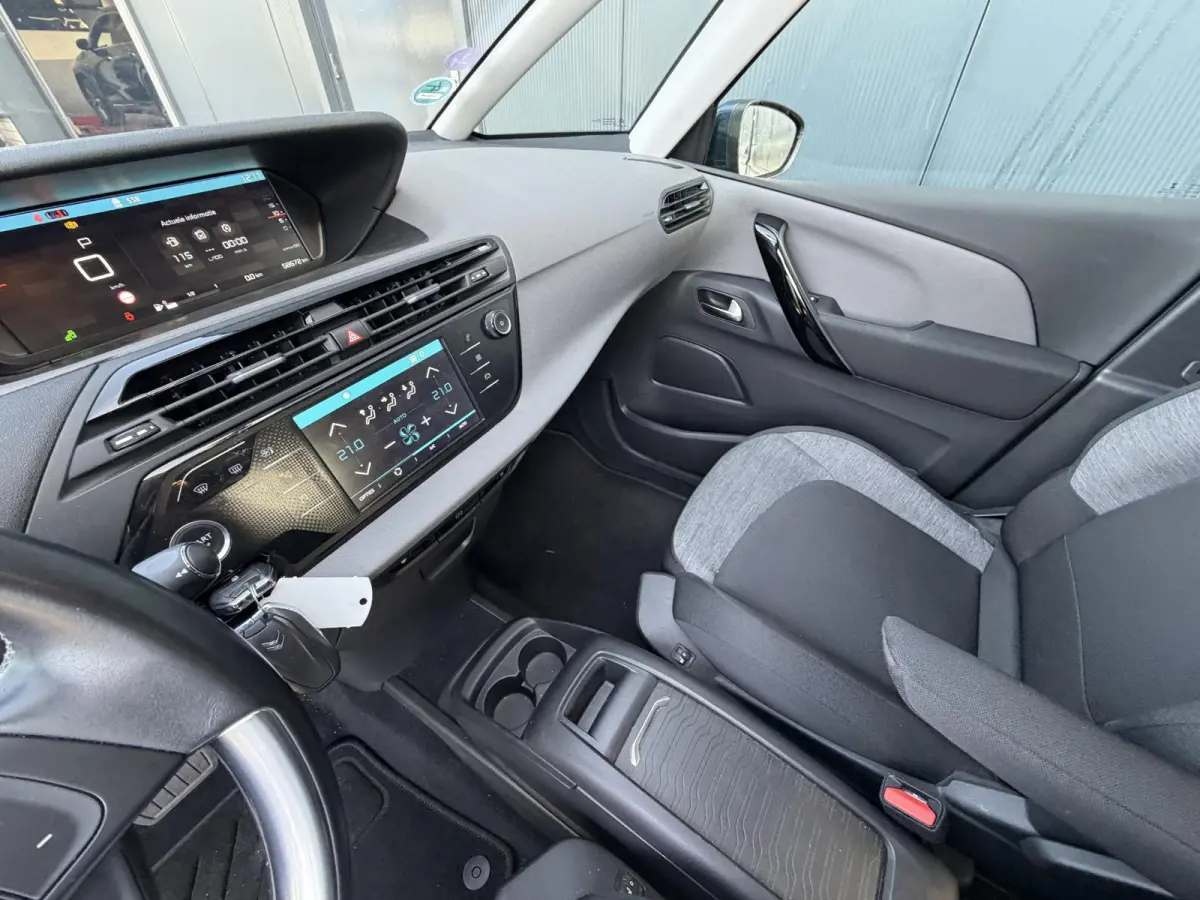 1.2 PureTech Feel EAT8 16"/Trekhaak/Dodehoek/Stoelverwarming/Navigatie/PDC v+a/Camera/Adaptieve cruise/Lane Assist/DAB
