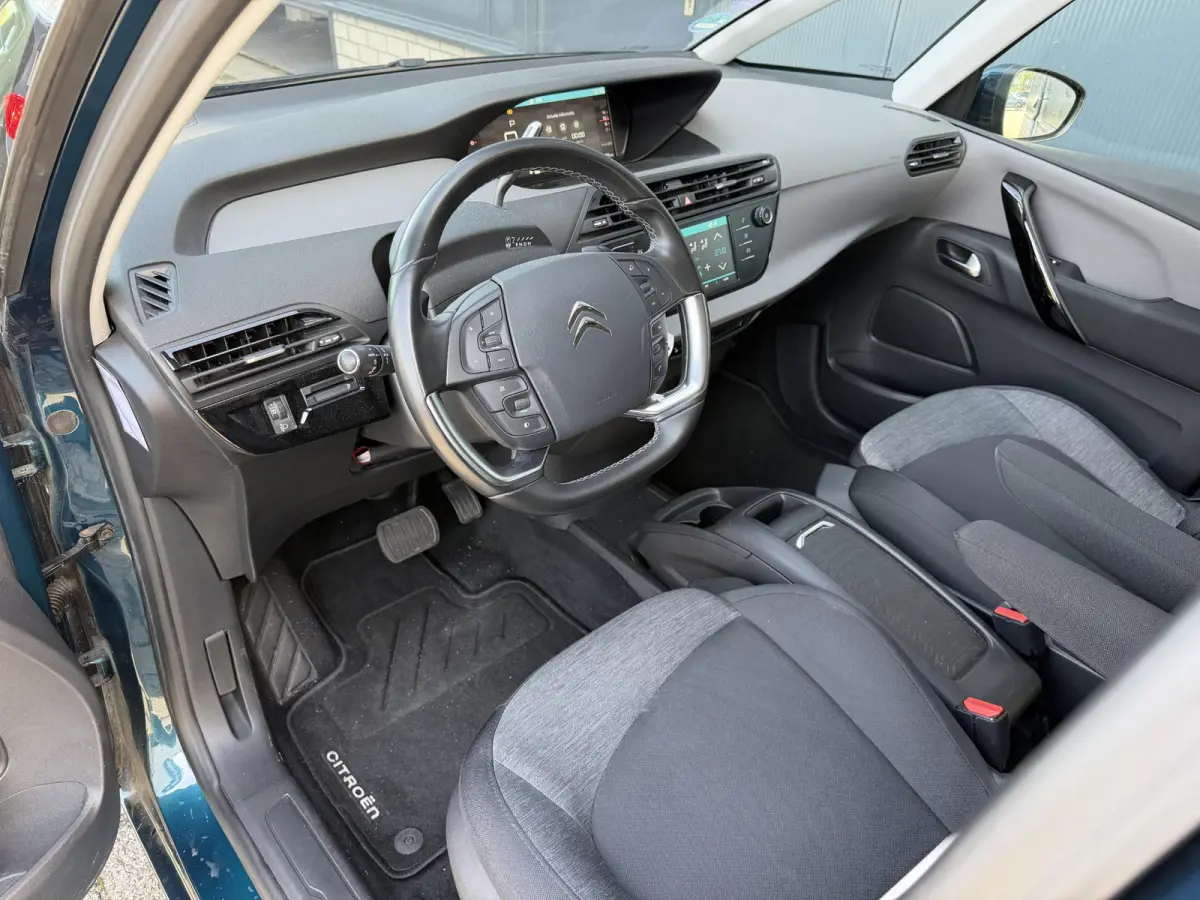 1.2 PureTech Feel EAT8 16"/Trekhaak/Dodehoek/Stoelverwarming/Navigatie/PDC v+a/Camera/Adaptieve cruise/Lane Assist/DAB