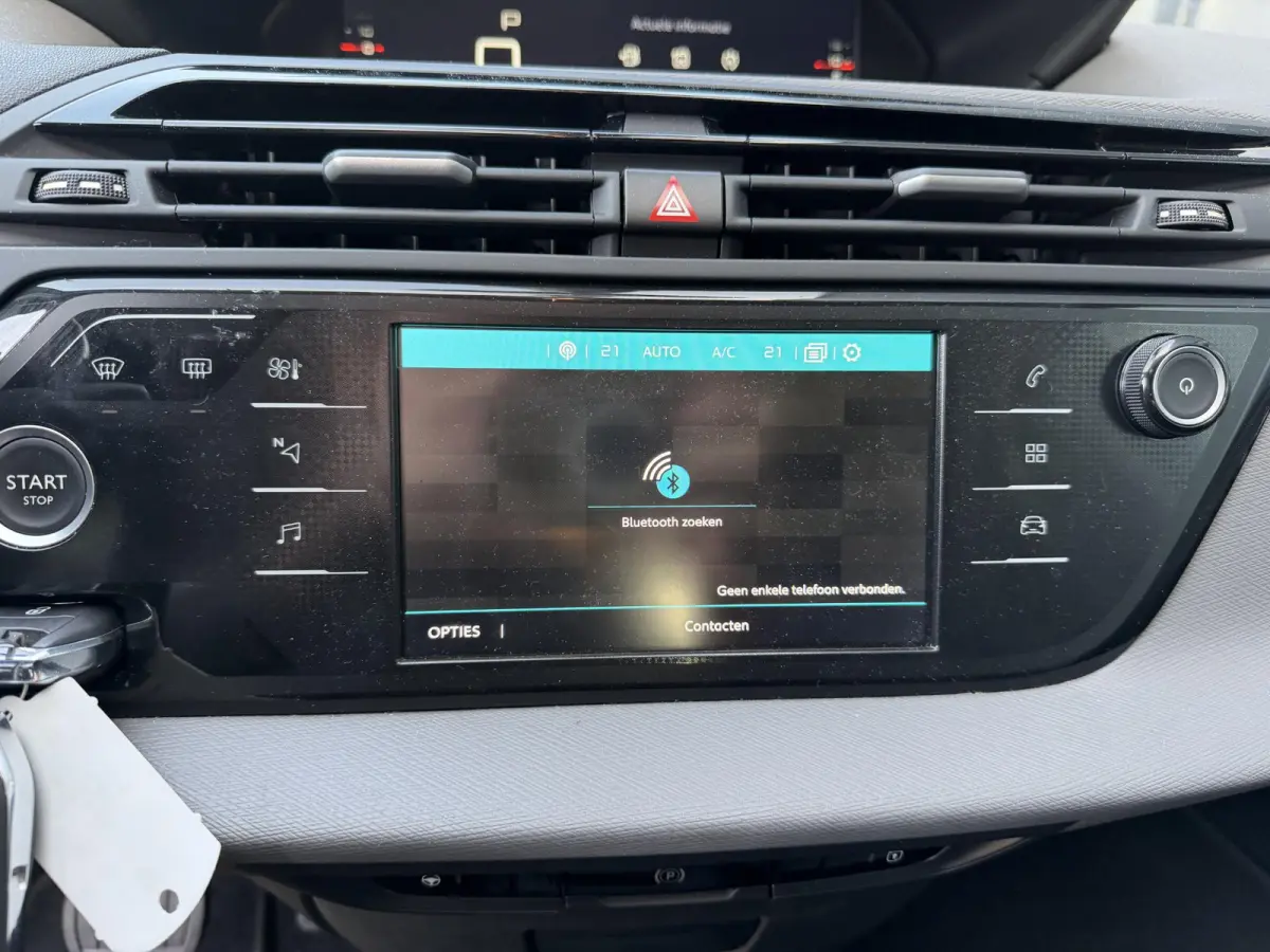 1.2 PureTech Feel EAT8 16"/Trekhaak/Dodehoek/Stoelverwarming/Navigatie/PDC v+a/Camera/Adaptieve cruise/Lane Assist/DAB